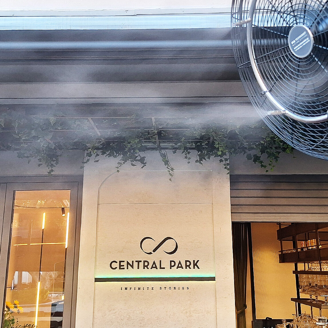 Υδρονέφωση στην καφετέρια - εστιατόριο Central Park στην Κρήτη