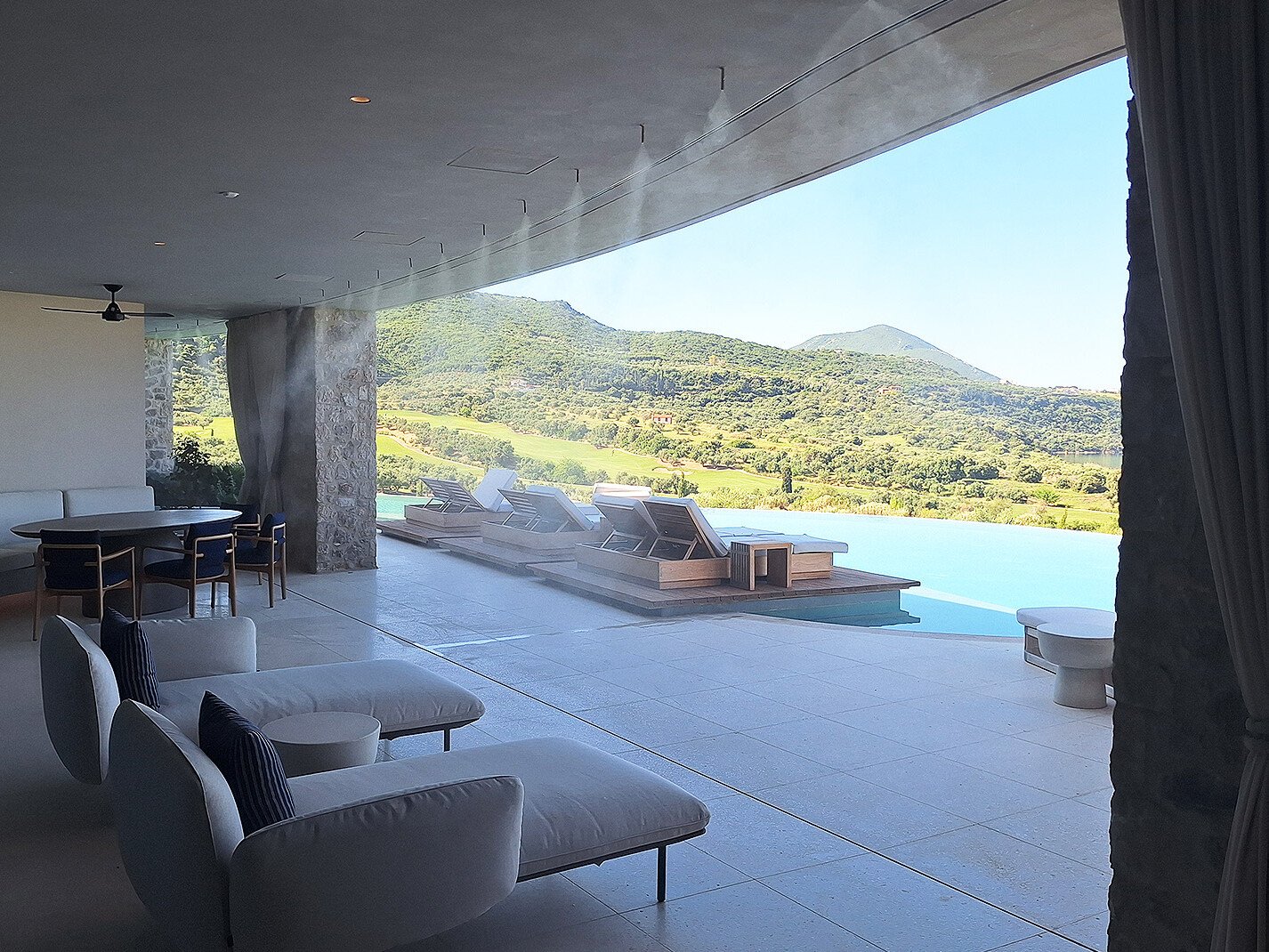 Υδρονέφωση σε κατοικία στο Costa Navarino